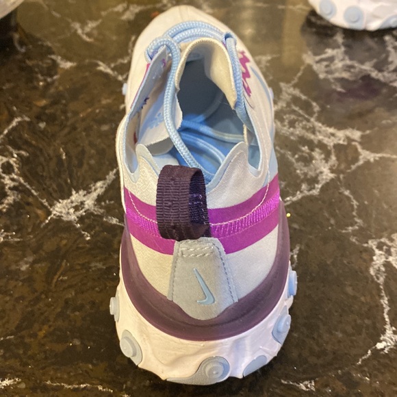 Gently worn Nike react - Picture 3 of 3